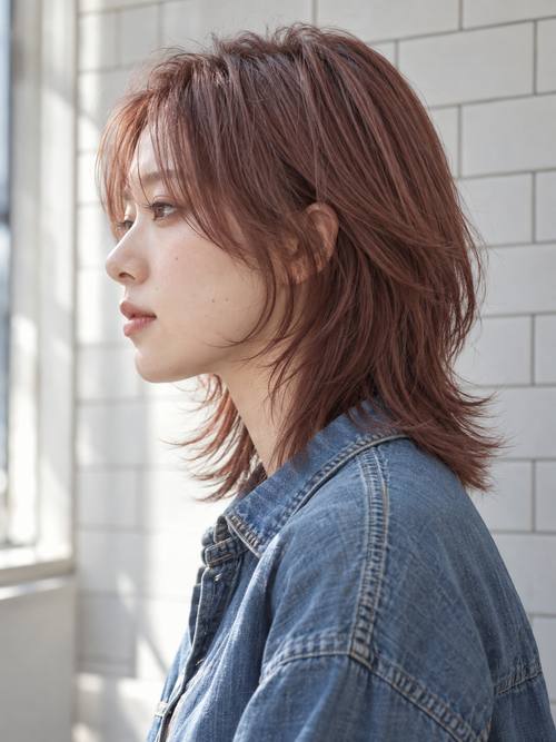 ウルフカットのミディアムのヘアスタイルイメージ