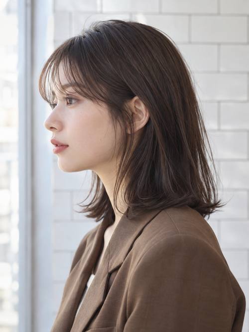 シースルーバングのミディアムのヘアスタイルイメージ
